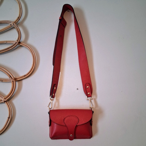 Vera Pelle Genuine Leather Red Crossbody Bag Adjustable Strap, Gold Hardware - Picture 3 of 8